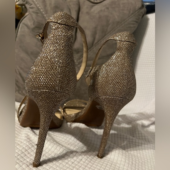 Beautiful Jessica Simpson Heels! A neutral color will go with everything. - Picture 2 of 3